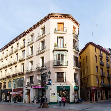 Alfonso - 1 Plaza De Parking Gratuita En De 4 Y 7 Huéspedes * Saragozza