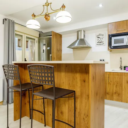 Alfonso - 1 Plaza De Parking Gratuita En De 4 Y 7 Huéspedes *