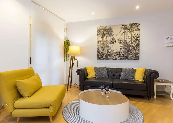 Familiar Independiente Junto Al Pilar - Alfonso * Zaragoza