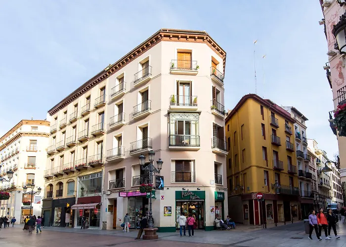 Familiar Independiente Junto Al Pilar - Alfonso * Zaragoza